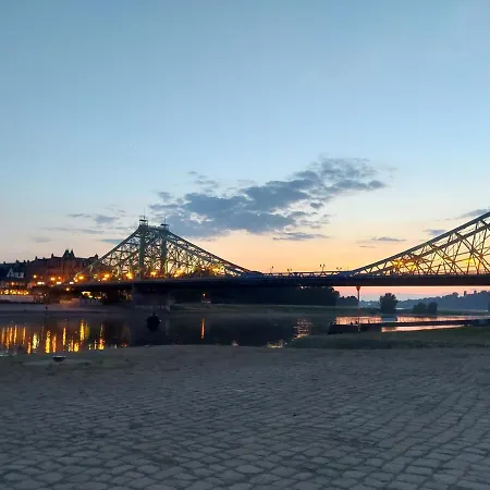 Paul Hille Διαμέρισμα